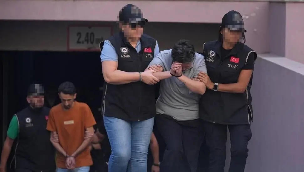 Izmir Deki Karakol Saldirisinda Saldirgan Ile Babasi Tutuklandi
