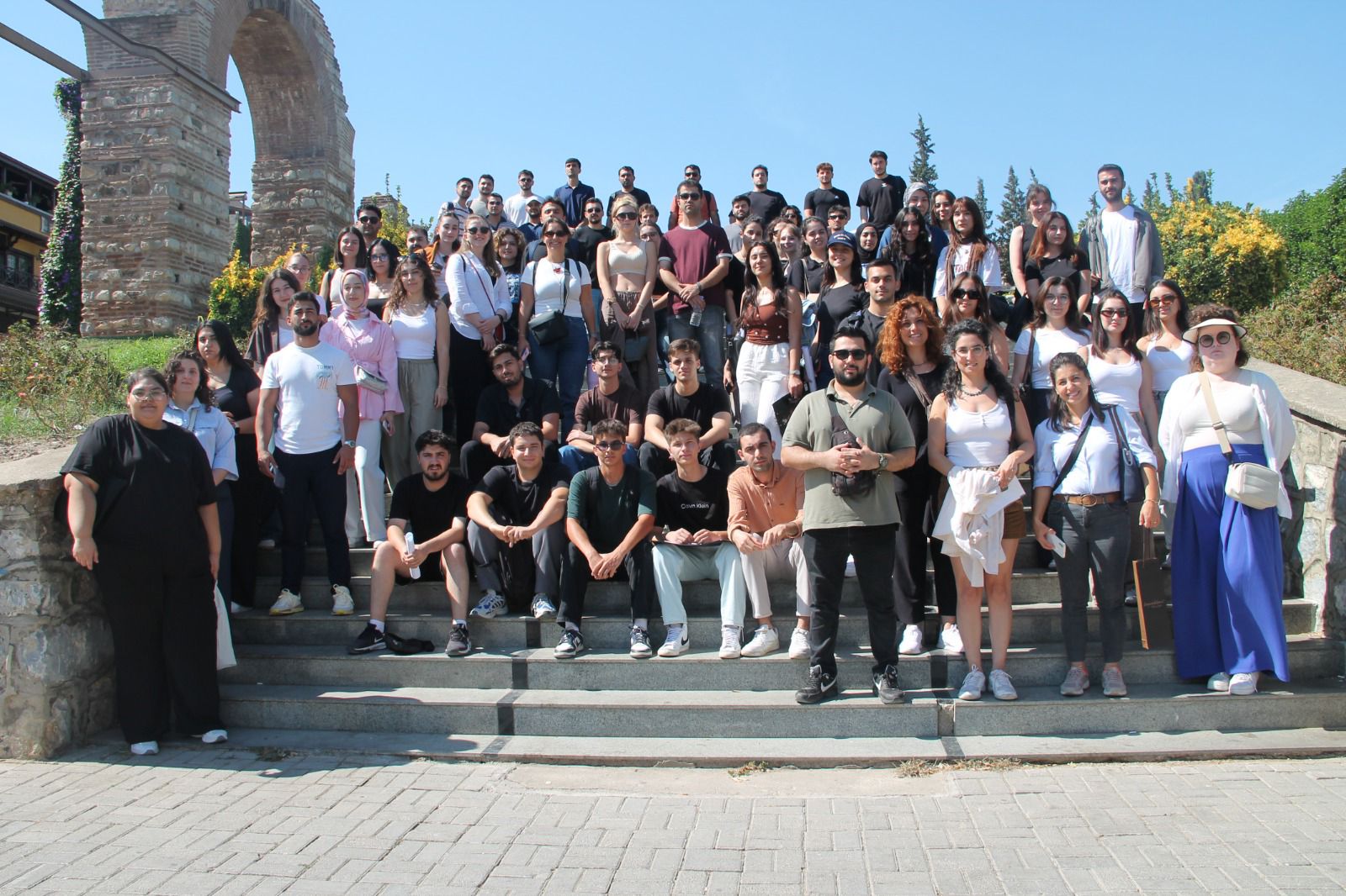 Mimarlık Öğrencileri (1) (1)