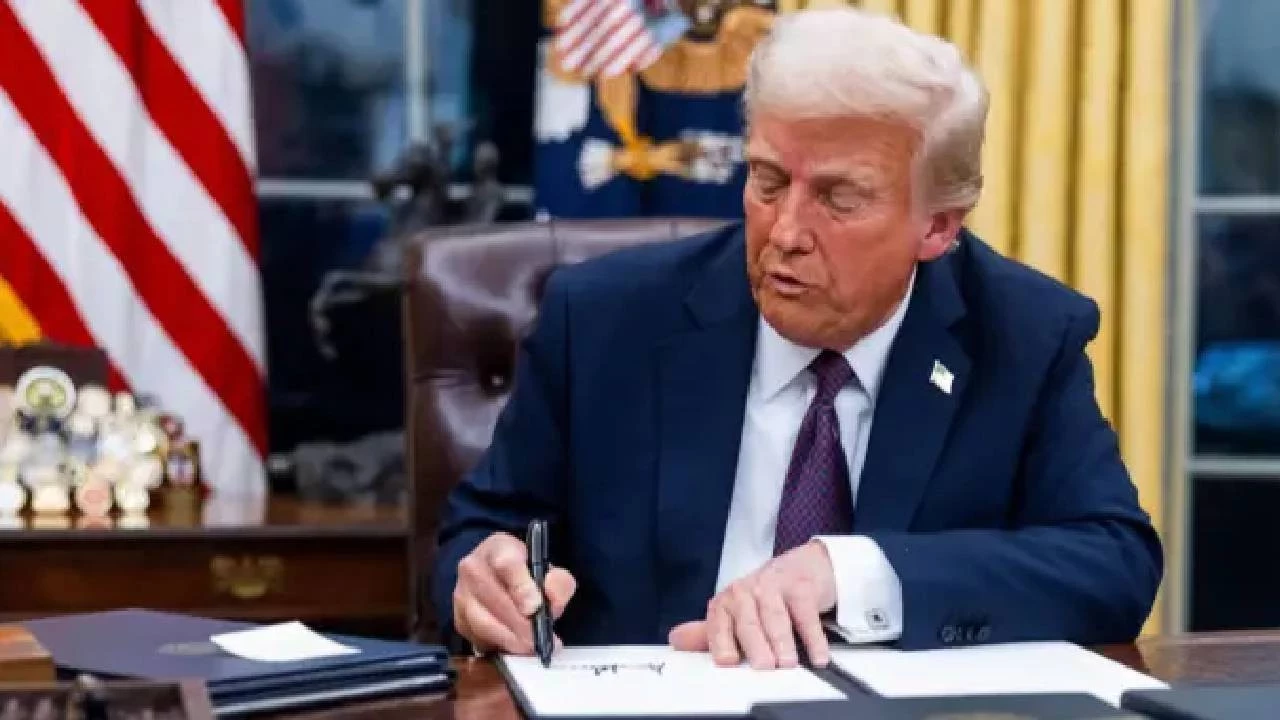 Trumptan Yabanci Calisanlara Sok Abdde Calisma Vizesine 100 Bin Dolar Basvuru Ucreti Gjtv Cover