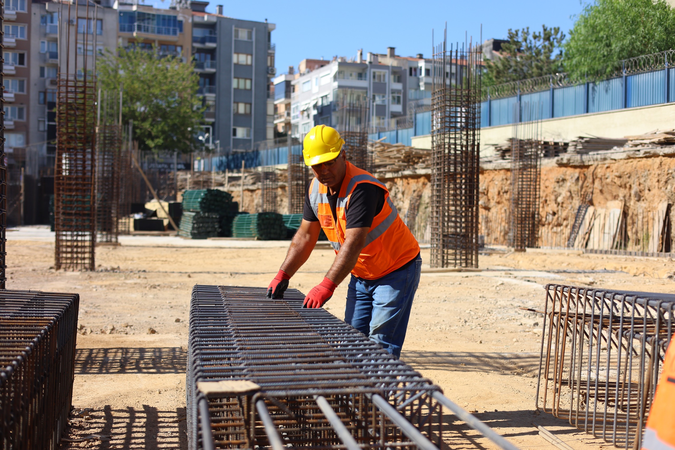 Yeşilyurt Pazaryeri Çalışmalar Hızlı Bir Biçimde Devam Ediyor (8)