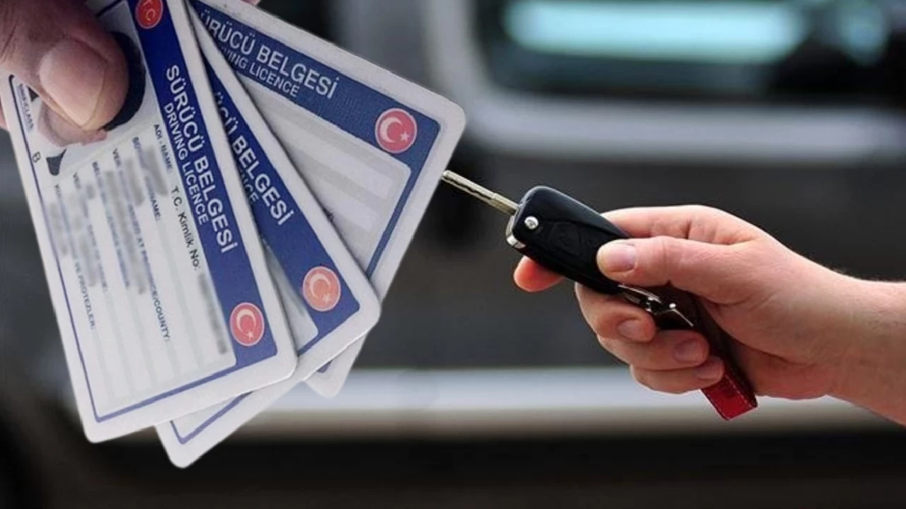 Yetkililer Uyardi Cagri Yapildi Eski Tip Ehliyetler Gecersiz Hale Gelecek B5Pn