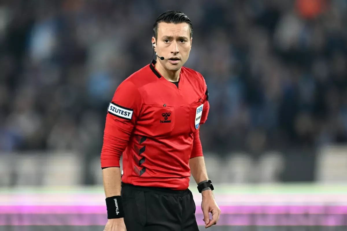 152 Hakem Arasinda Zorbay Kucuk De Var Yonettigi 19196341 4242 Amp