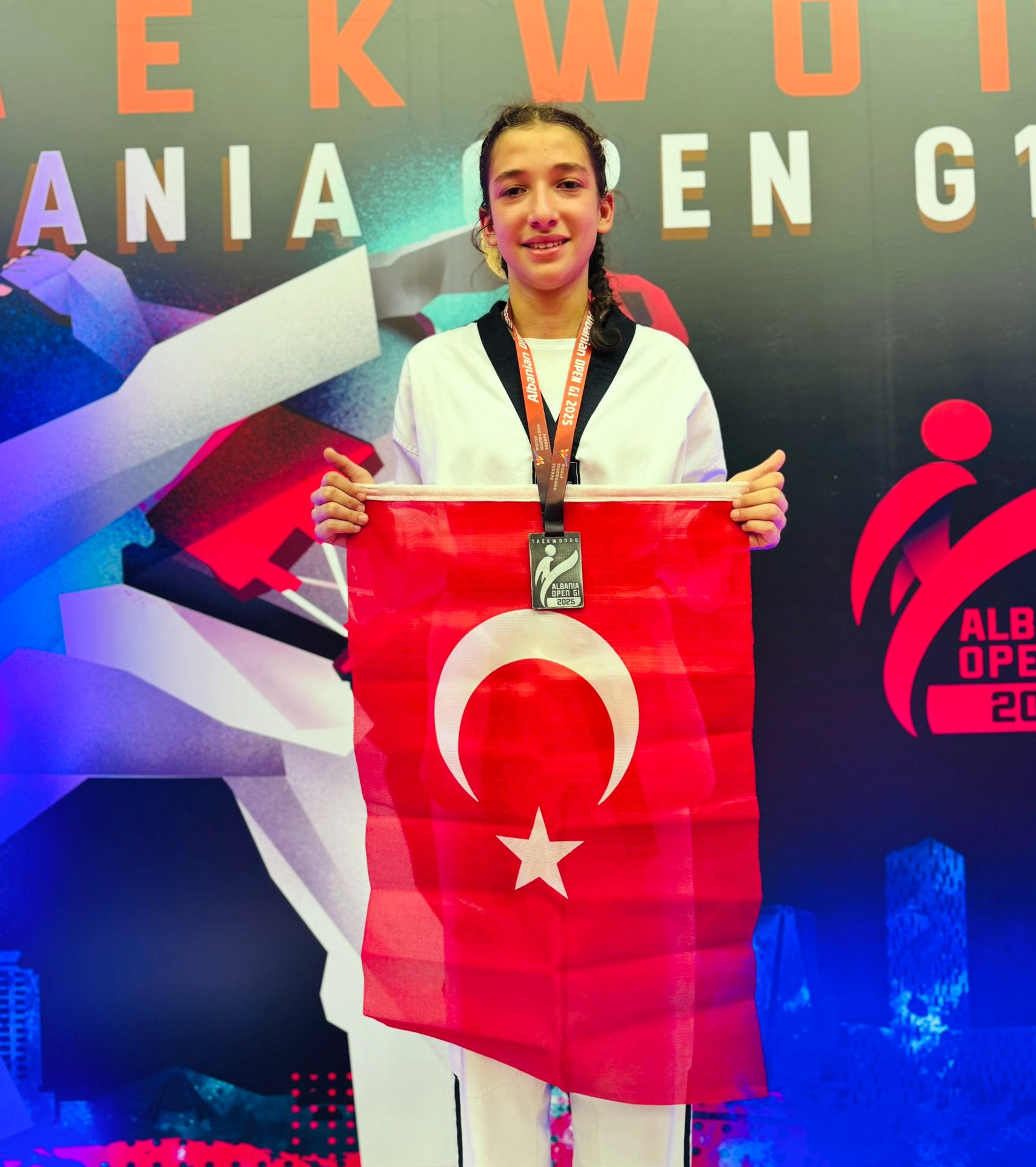 2 Aliağalı Taekwondocular Tiran'dan 3 Madalya İle Döndü