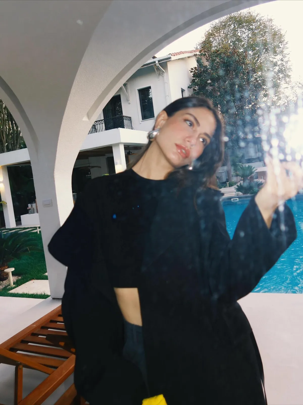 69047Bd7E873B531 W1200Xh1600