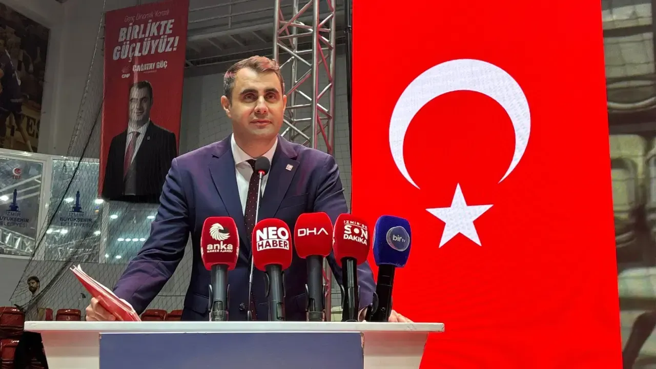 Chp Izmirde Cagatay Guc Konusmasi Sonrasi Yere Yigildi