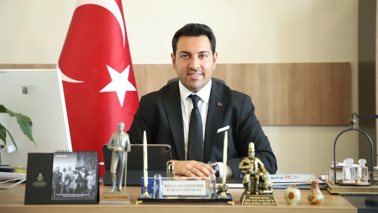 Chpli Zeybek Duyurdu Iki Isim Tahliye Edildi Elzf