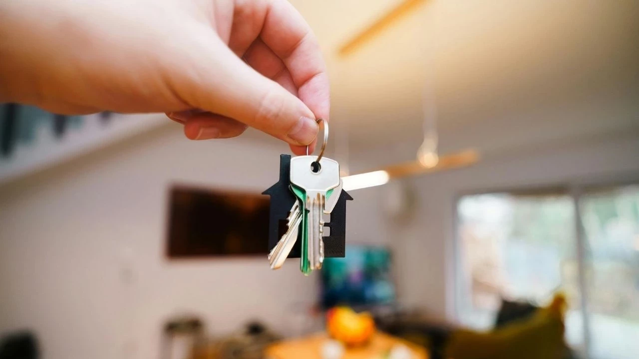 Emekliye Kiralik Ev Yok Vicdanlari Sizlatan Ilanin Gerekcesi Soke Etti X4T5 Cover