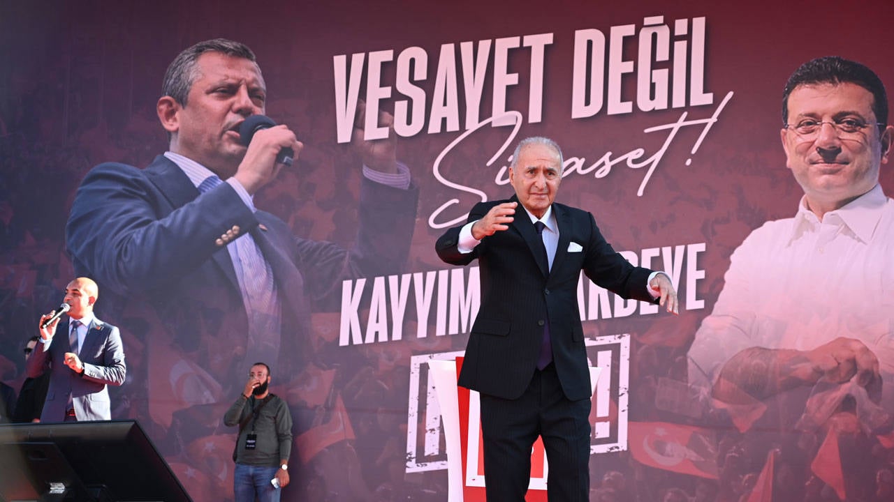 Hikmet Cetin Tedbir Amacli Yogun Bakima Alindi