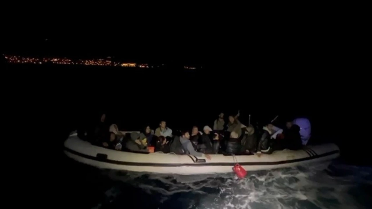 Izmirde Duzensiz Gocmen Operasyonu 14U Cocuk 33 Kisilik Umut Yolculugu Sona Erdi 2