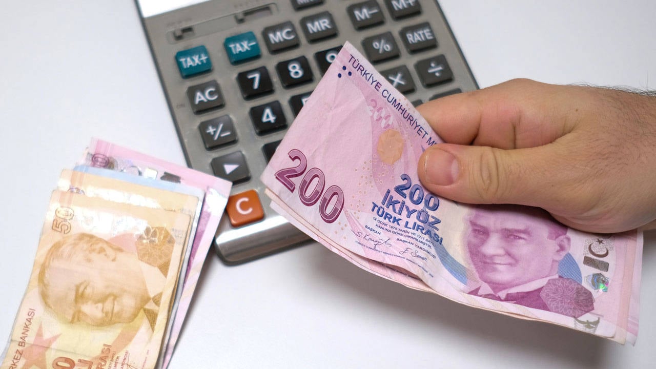 Kamu Calisanlari Ve Emeklilerine Ek Zam Talebi