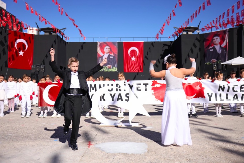 Lâl Denizli Cumhuriyet, Özgürlüğün Ve Eşitliğin Adıdır42E3Ca7C Ede0 469E Ab4F 90Ca7155528F