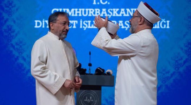 Yeni Diyanet Isleri Baskani Safi Arpagus Ali Erbas In Elini Optu Devir Teslim Torenine Damga Vurdu