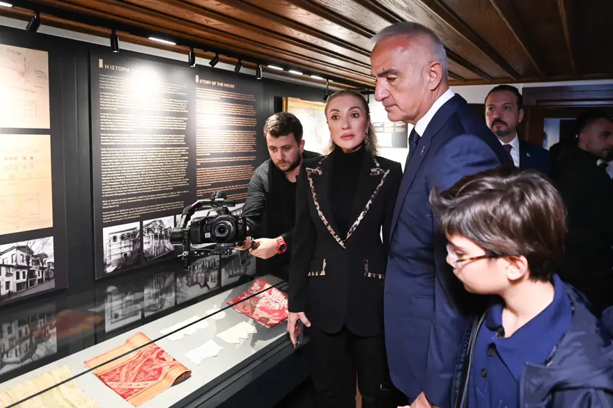 9F2F4976 2977 4D32 B5Ce 3A72474777B3 141801