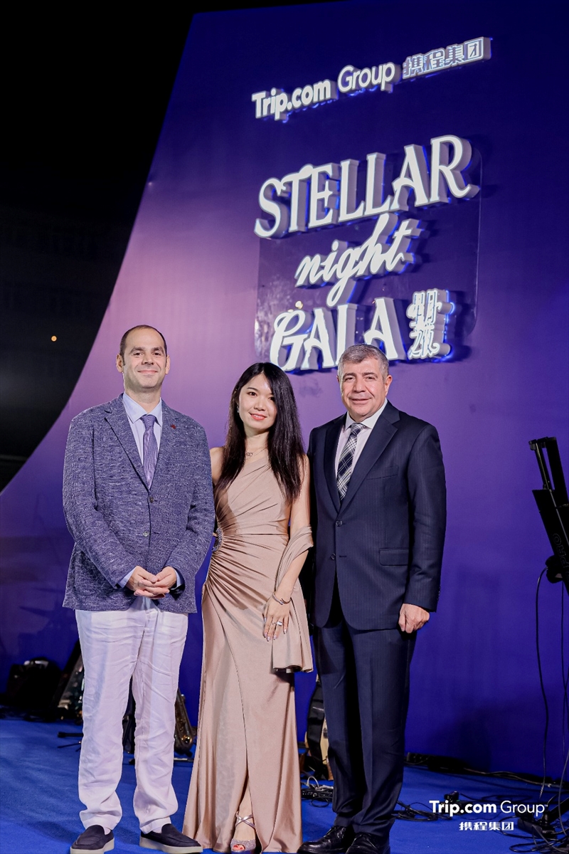 A A 20251108 39652399 39652395 C I N L I T U R I Z M C I L E R I Z M I R D E A G I R L A N D I