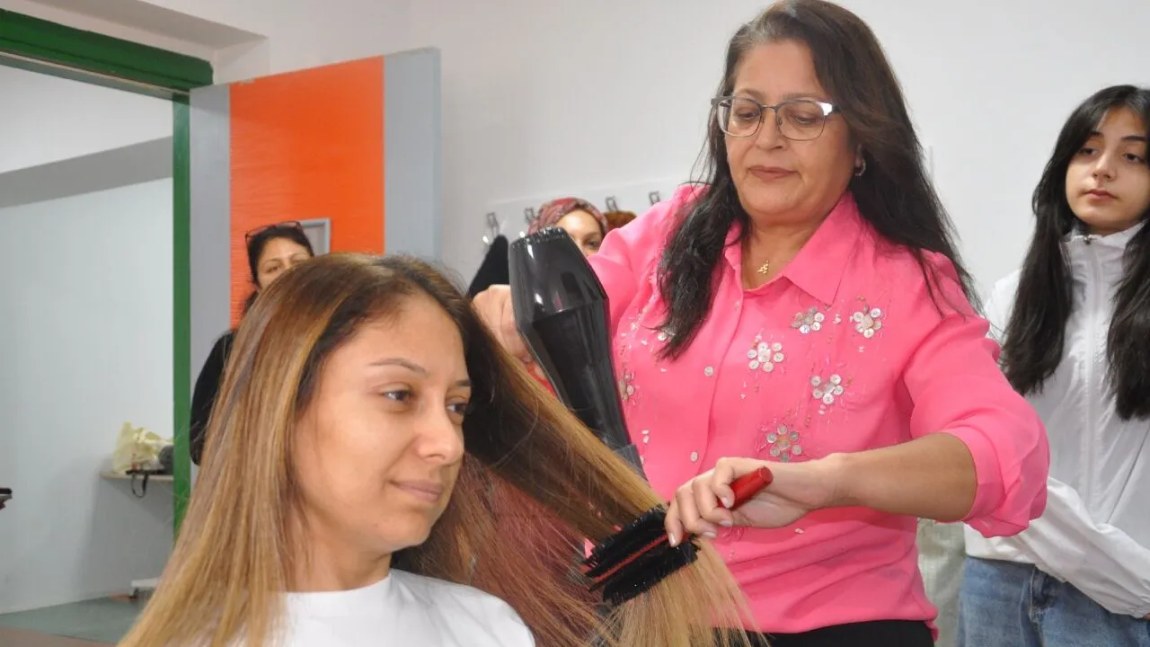 Bayindirda Kurslara Katilan Kadinlar Meslek Ogreniyor14