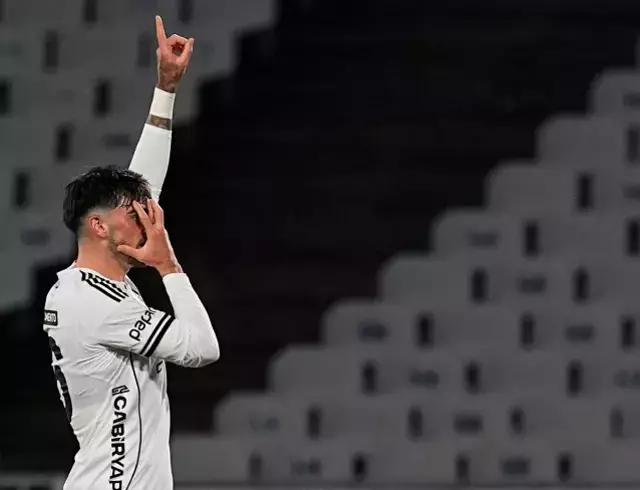 Besiktas Fatih Karagumruk Karsisinda Moral 19309075 2642 M