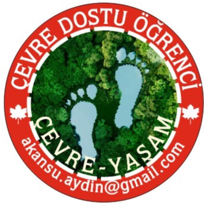 Çocuklara Kitap Ve Rozet Hediyesi