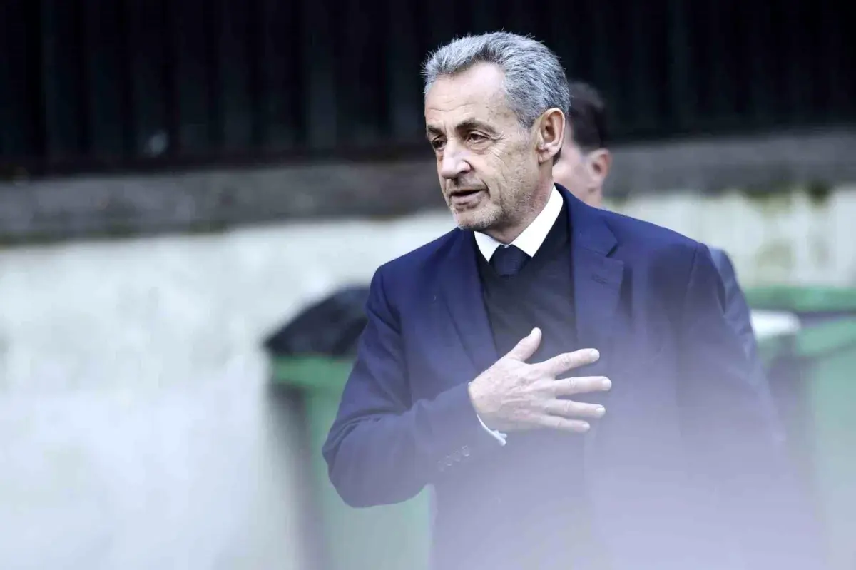 Eski Fransa Cumhurbaskani Sarkozy Nin Hakkind 19295604 Amp