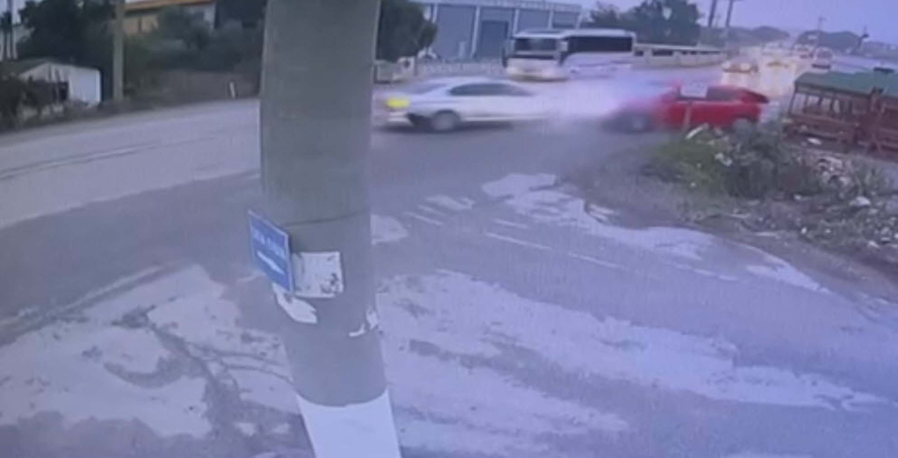 I Z M I R D E 2 K I S I N I N O L D U G U 4 K I S I N I N Y A R 1004602 298076