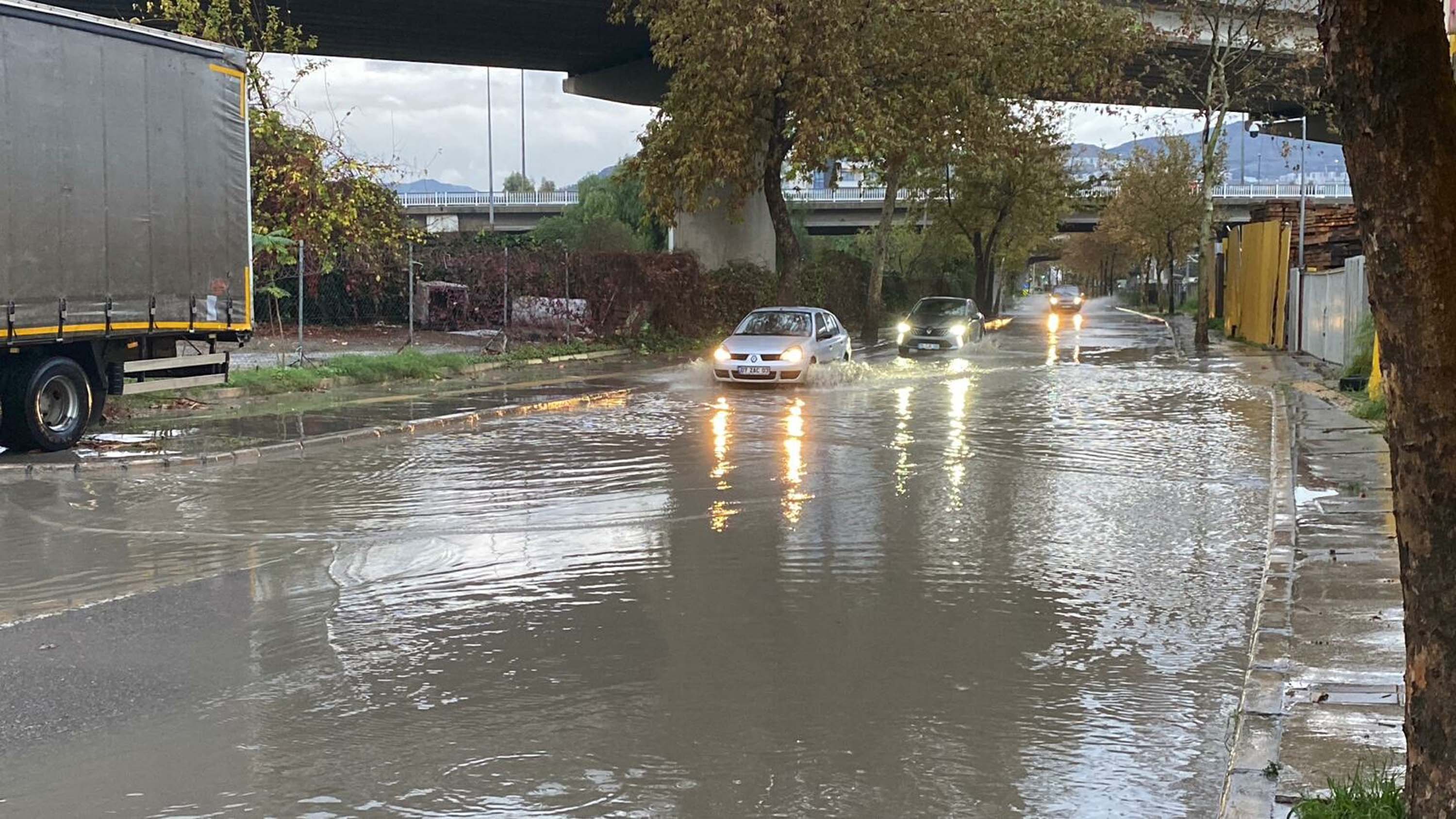 I Z M I R D E S A G A N A K E T K I L I O L D U 1038447 308189