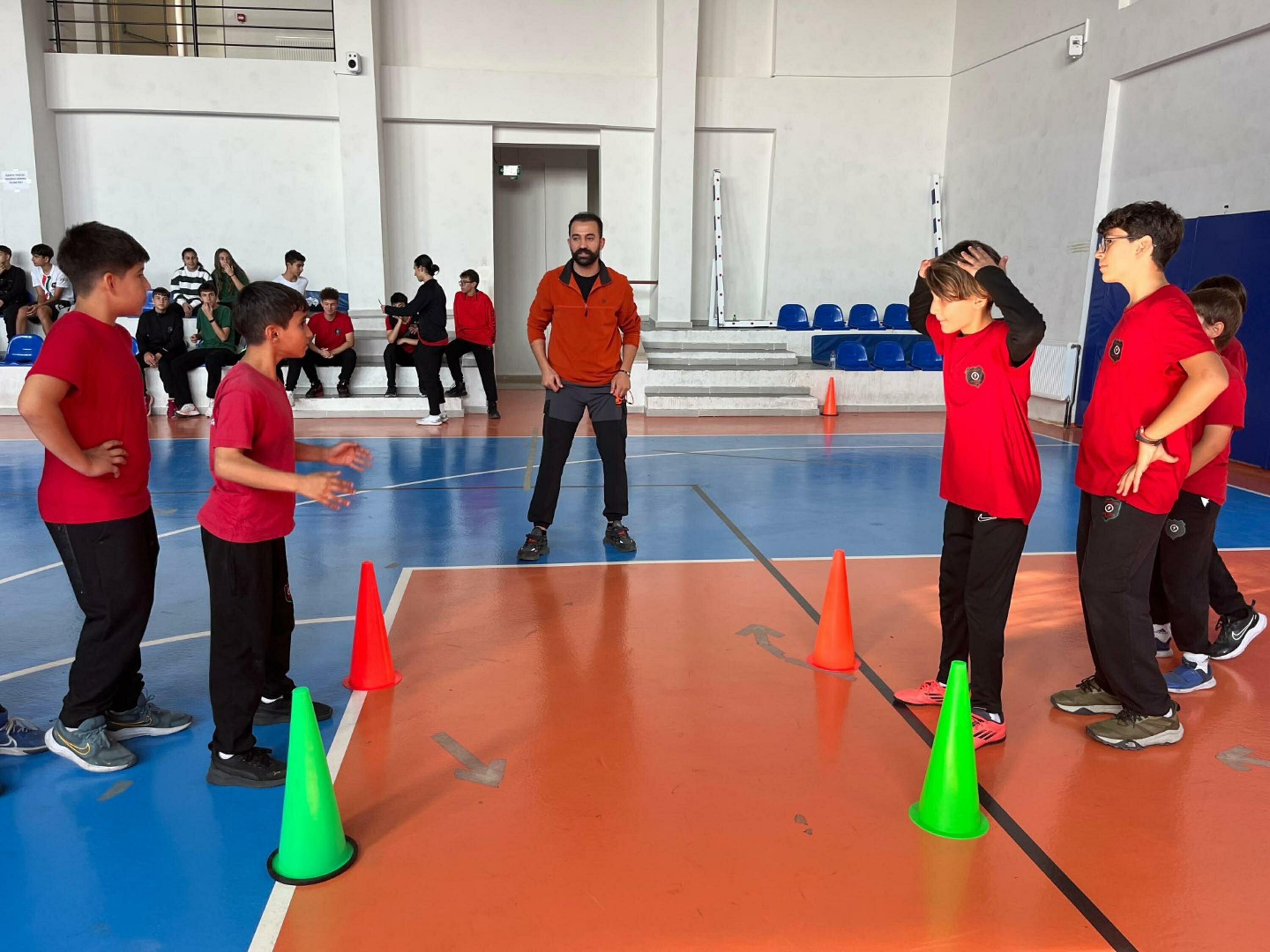 I Z M I R I N I L K S P O R O R T A O K U L U N D A G E L E C E G I N 1002860 297582