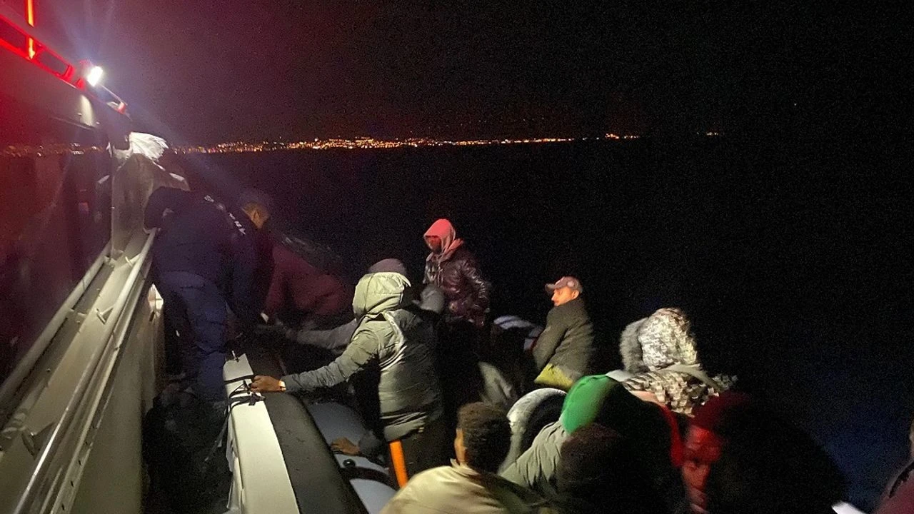 Izmir Aciklarinda Facia Onlendi 43 Gocmen Kurtarildi