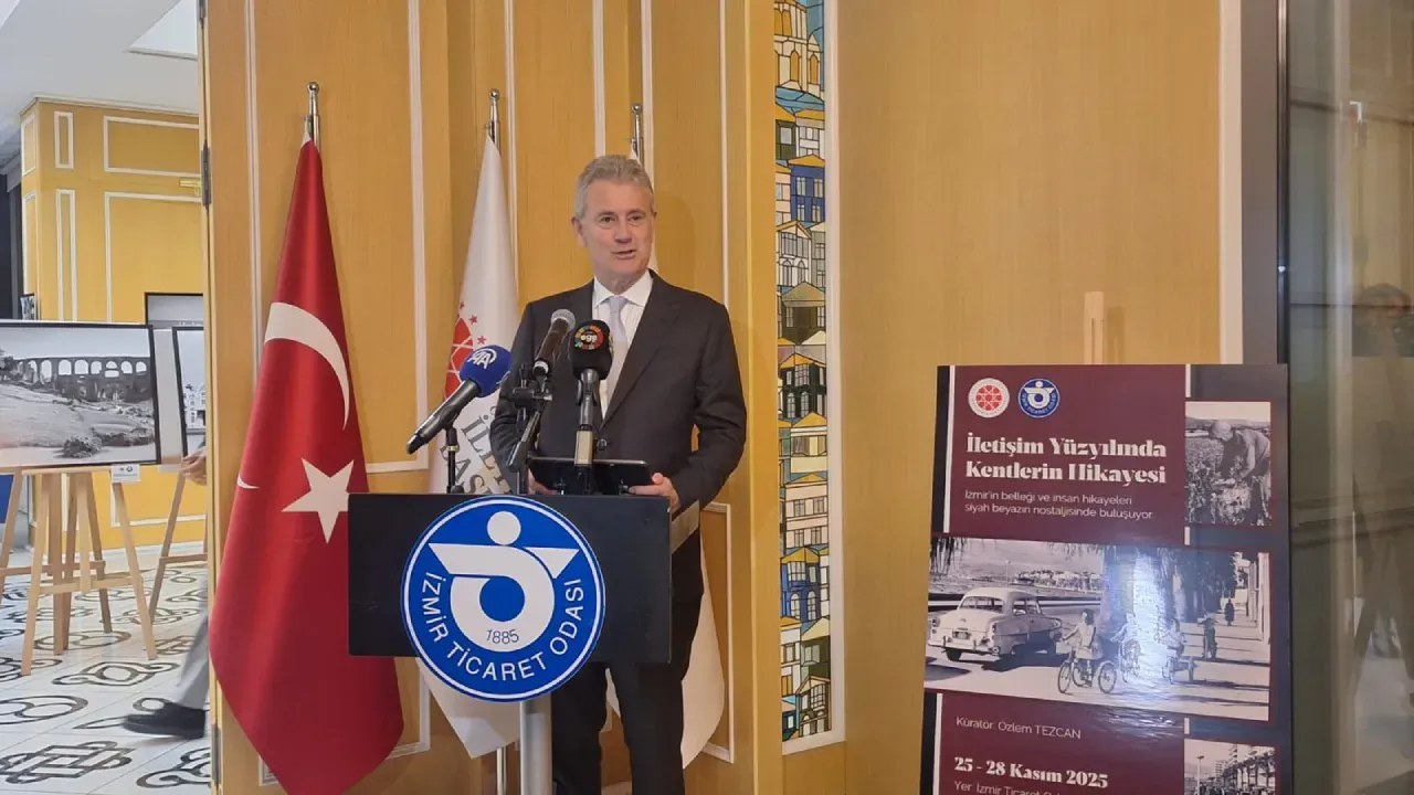 Iztoda Kentlerin Hikayesi Sergisi Acildi Izmirin Tarihine Isik Tutuldu-1