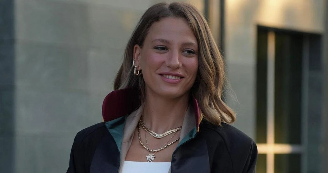 Kisa Saclariyla Gundem Olmustu Serenay Sarikaya Nin Yeni Stiliyle Ilgili Detay Sasirtti