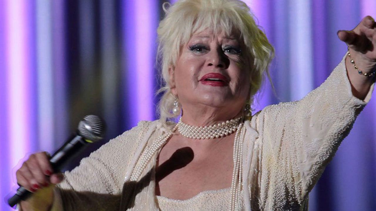 Muazzez Abaci Kalp Krizi Gecirdi Hastaneye Kaldirildi 17619135771891