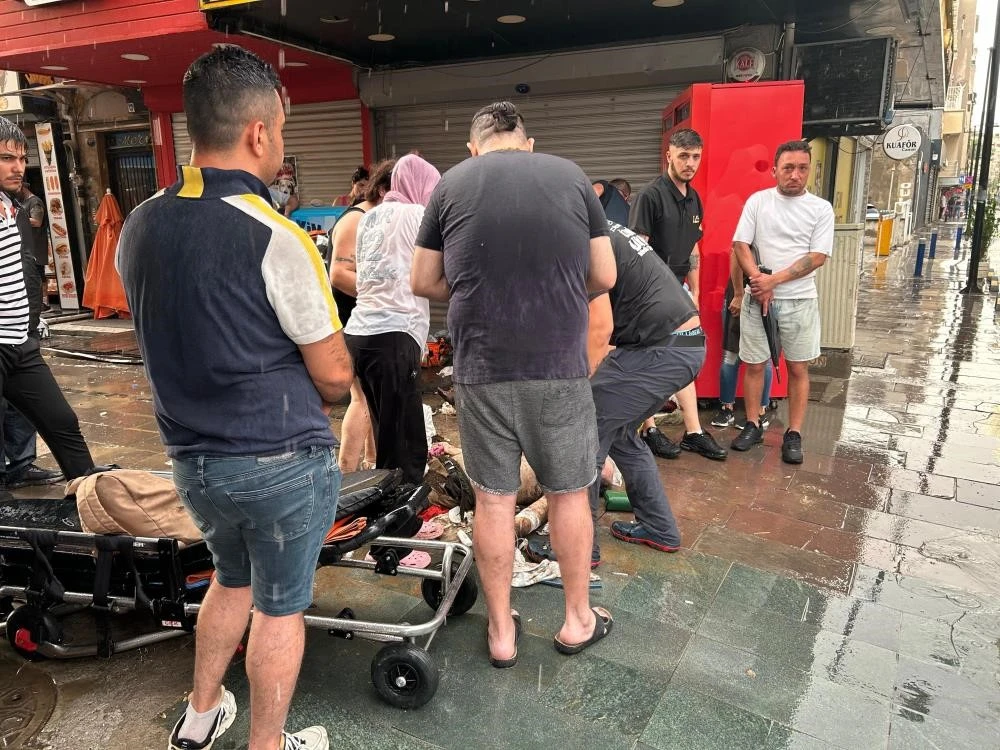 Ozge Ceren Deniz Ve Inanc Oktemay Izmirde Yagisin Ardindan Elektrik Akimina Kapilarak Hayatini Kaybetti 21077 2