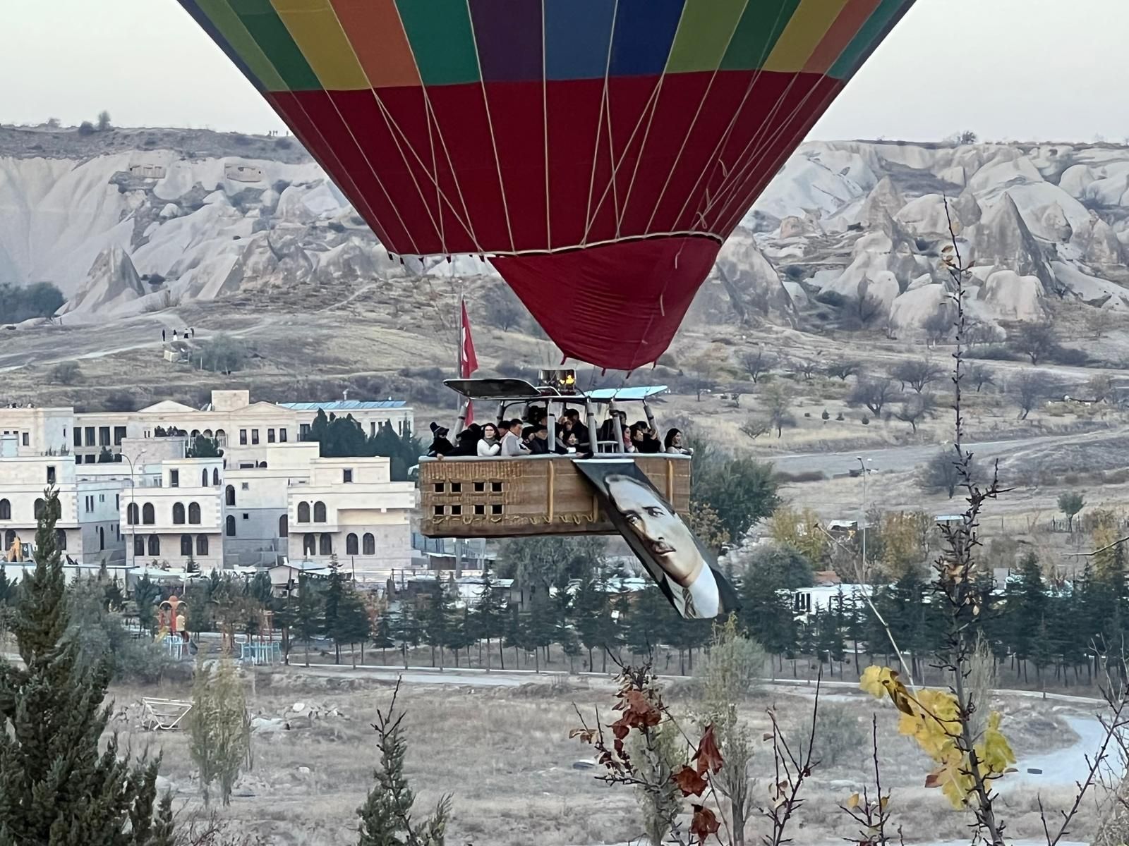 Sıcak hava balonları, Atatürk posterleri ile havalandı