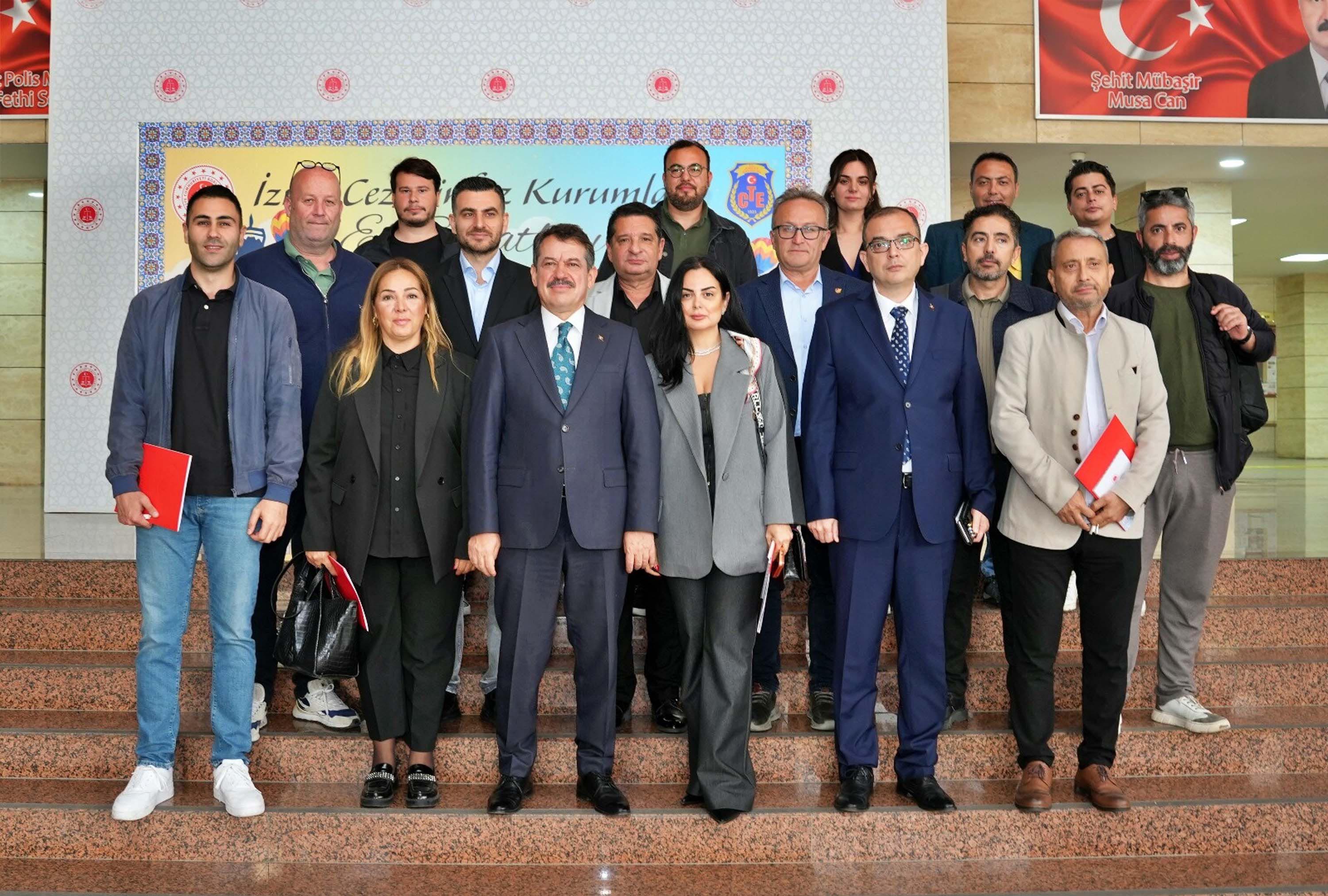 S U C L A M U C A D E L E D E T A V I Z S I Z V E K E S I N T I S I Z 1000193 296768