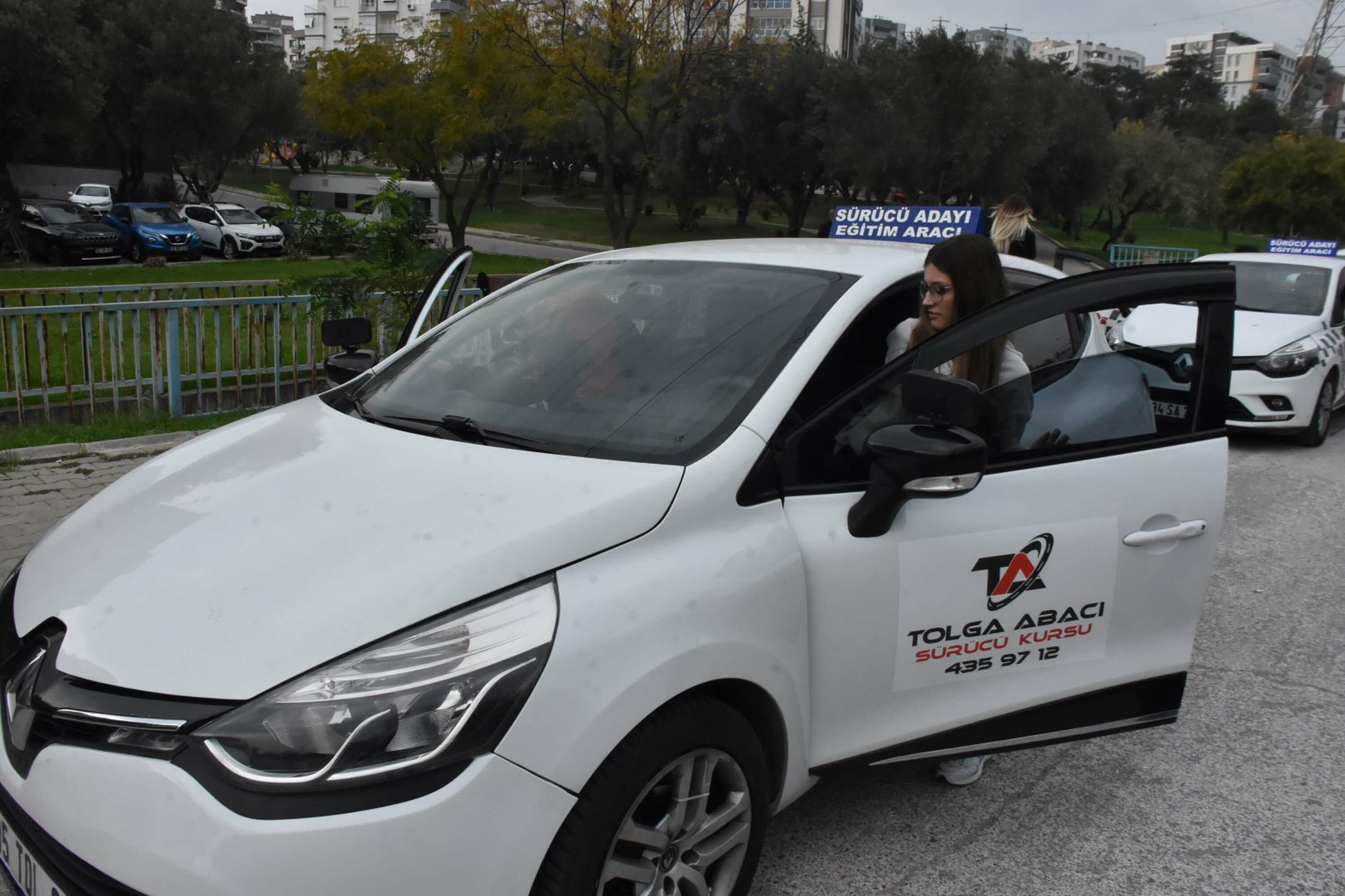 S U R U C U K U R S L A R I N D A Y E N I Y I L O N C E S I Y O G U N 1002900 297589