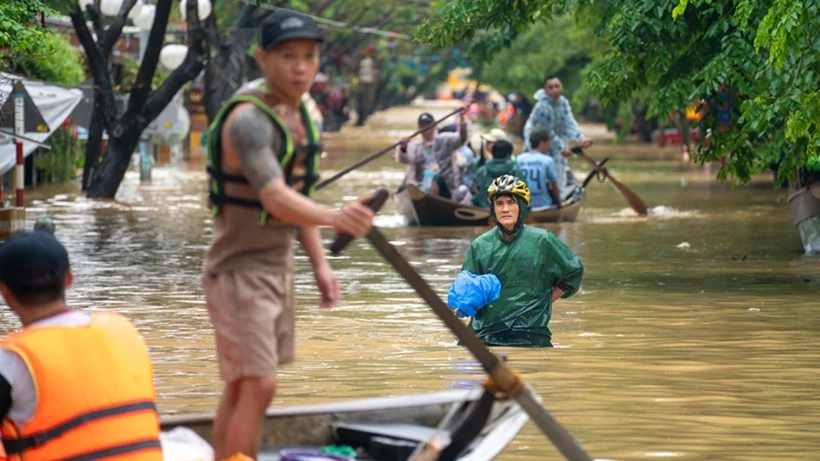 Vietnam Felaketi Yasiyor Olu Sayisi 36Ya Yukseldi Znjz