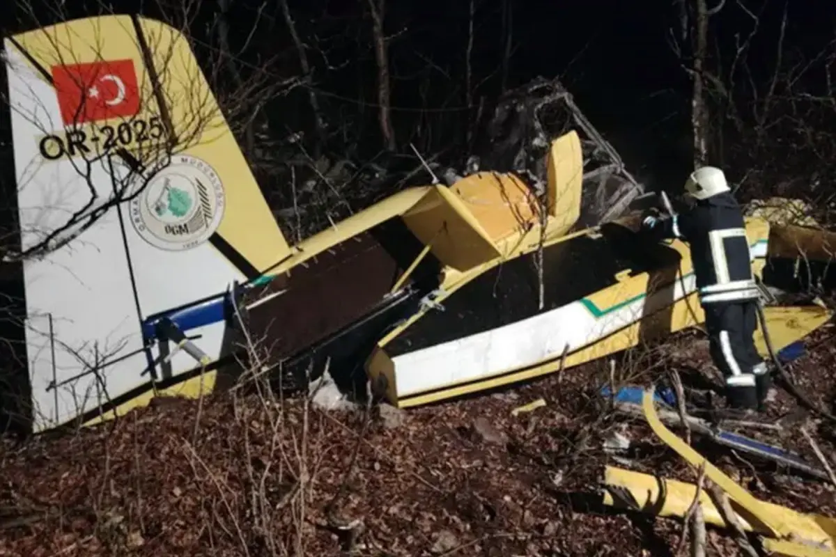 Yangin Sondurme Ucagi Hirvatistan Da Dustu Pilot 19251372 1515 Amp-1