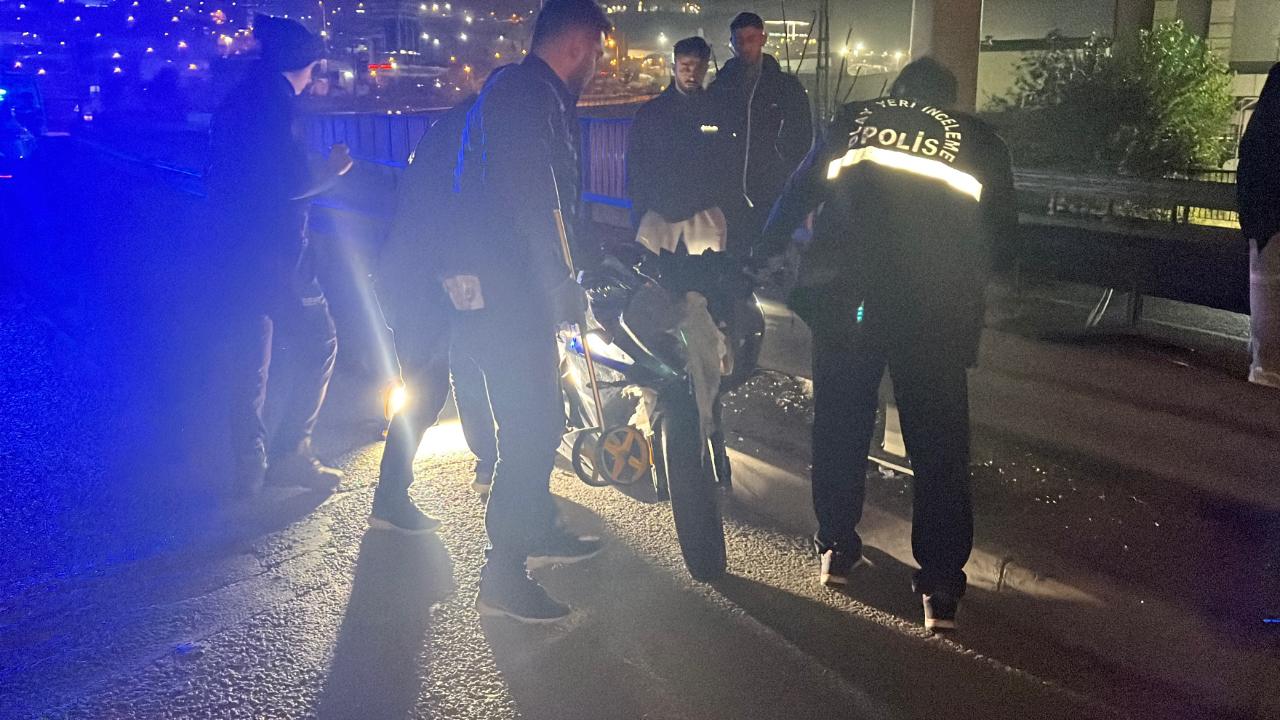 Yolun Karsisina Gecme Calisan Tir Soforune Motosiklet Carpti 2 Olu 6925F4C67Af07