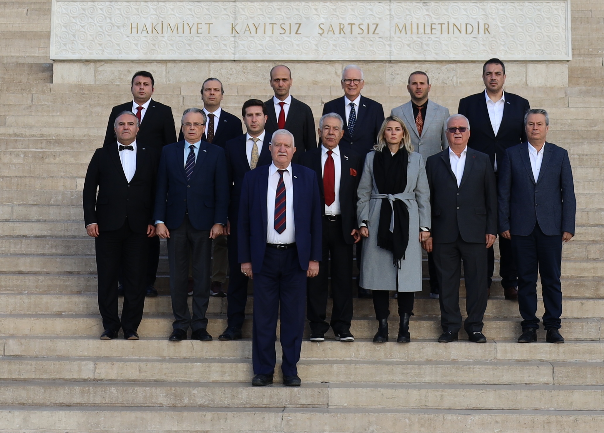 1764924256 E M I B18