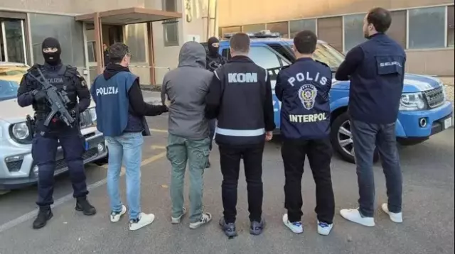 Baris Boyun Davasinda Durusma Salonu Karisti 19381451 3890 M