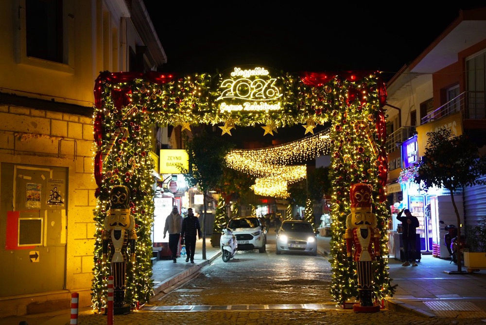 Çeşme’de Yılbaşı Coşkusu Meydanlara Taşınıyorphoto 2025 12 13 11 46 15