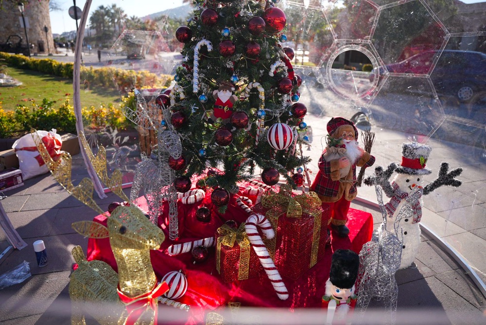 Çeşme’de Yılbaşı Coşkusu Meydanlara Taşınıyorphoto 2025 12 13 11 46 33