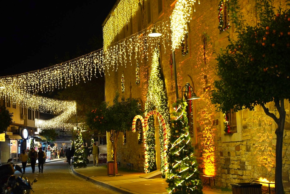 Çeşme’de Yılbaşı Coşkusu Meydanlara Taşınıyorphoto 2025 12 13 11 47 12 2