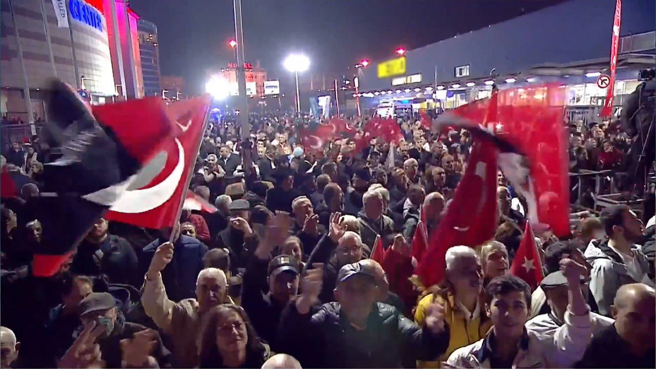 Chp Nin Millet Iradesine Sahip Cikiyor Mitingi Gungoren De