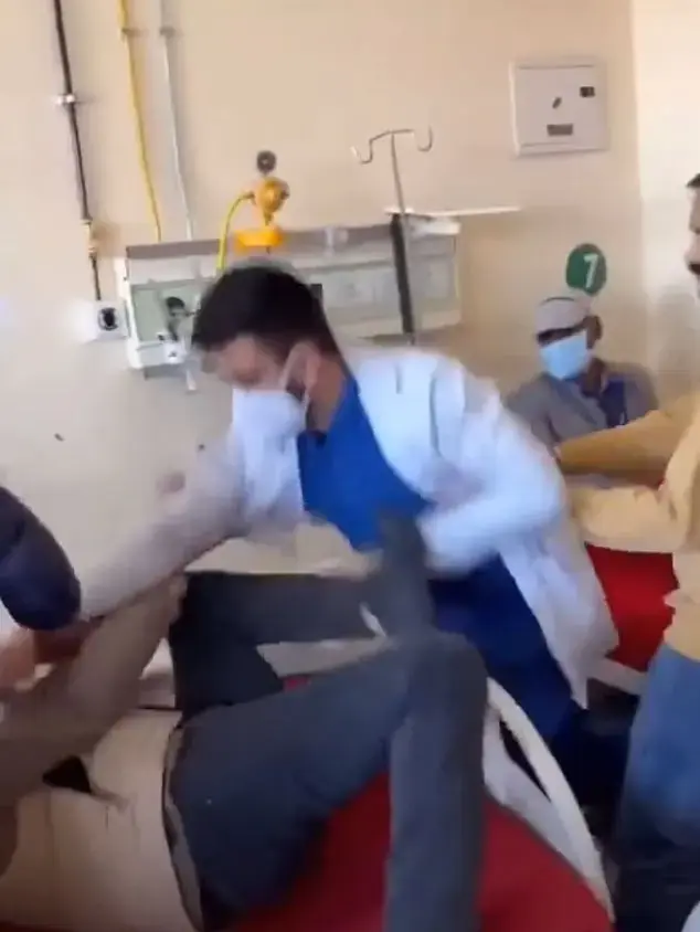 Doktor Yataga Uzandi Diye Hastasini Dovdu 19381523 668 M