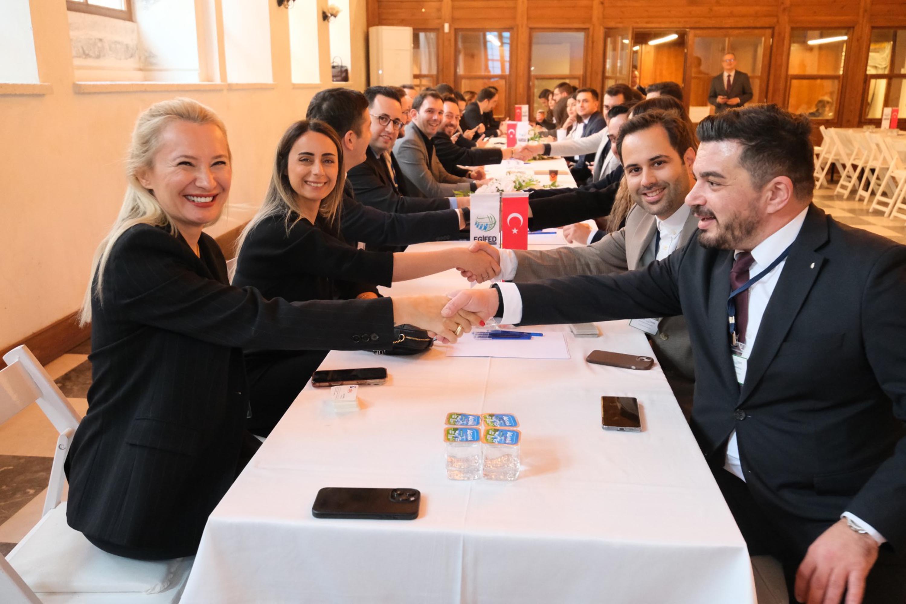 E G I A D T I C A R E T K O P R U S U I S D U N Y A S I N I B U L U 1055877 313354