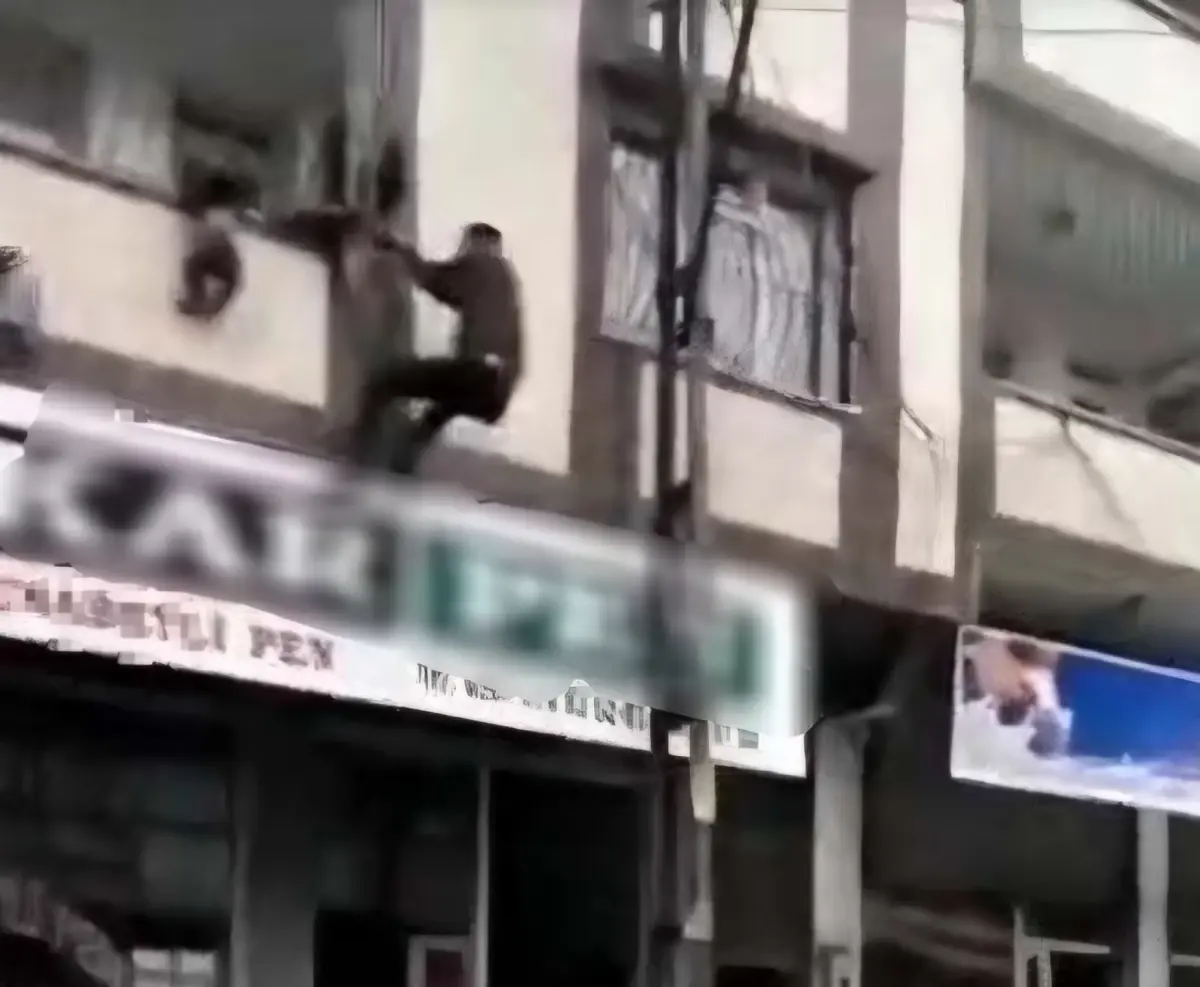 Gaziantep Te Balkonun Demir Korkulugunda Asil 19351999 Amp