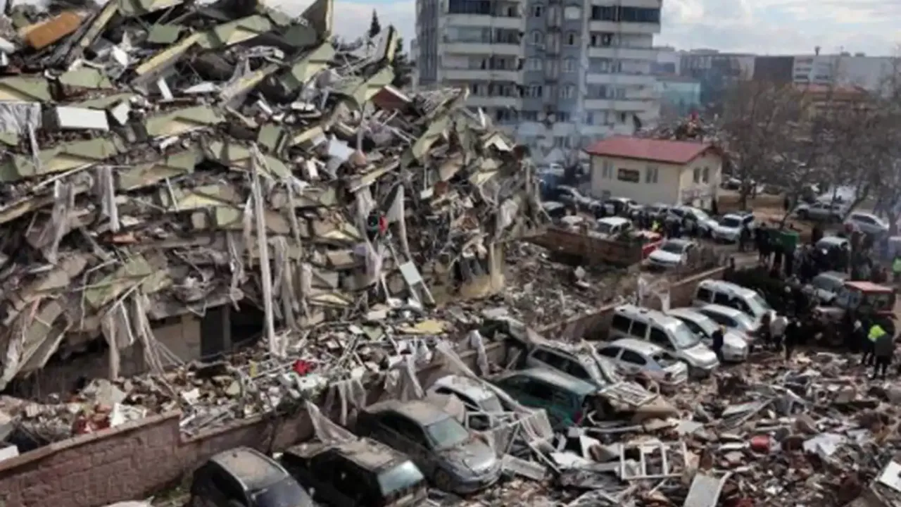 Gaziantepte Yikilan Emre Apartmani Davasinda 4 Saniga Hapis Cezasi Verildi