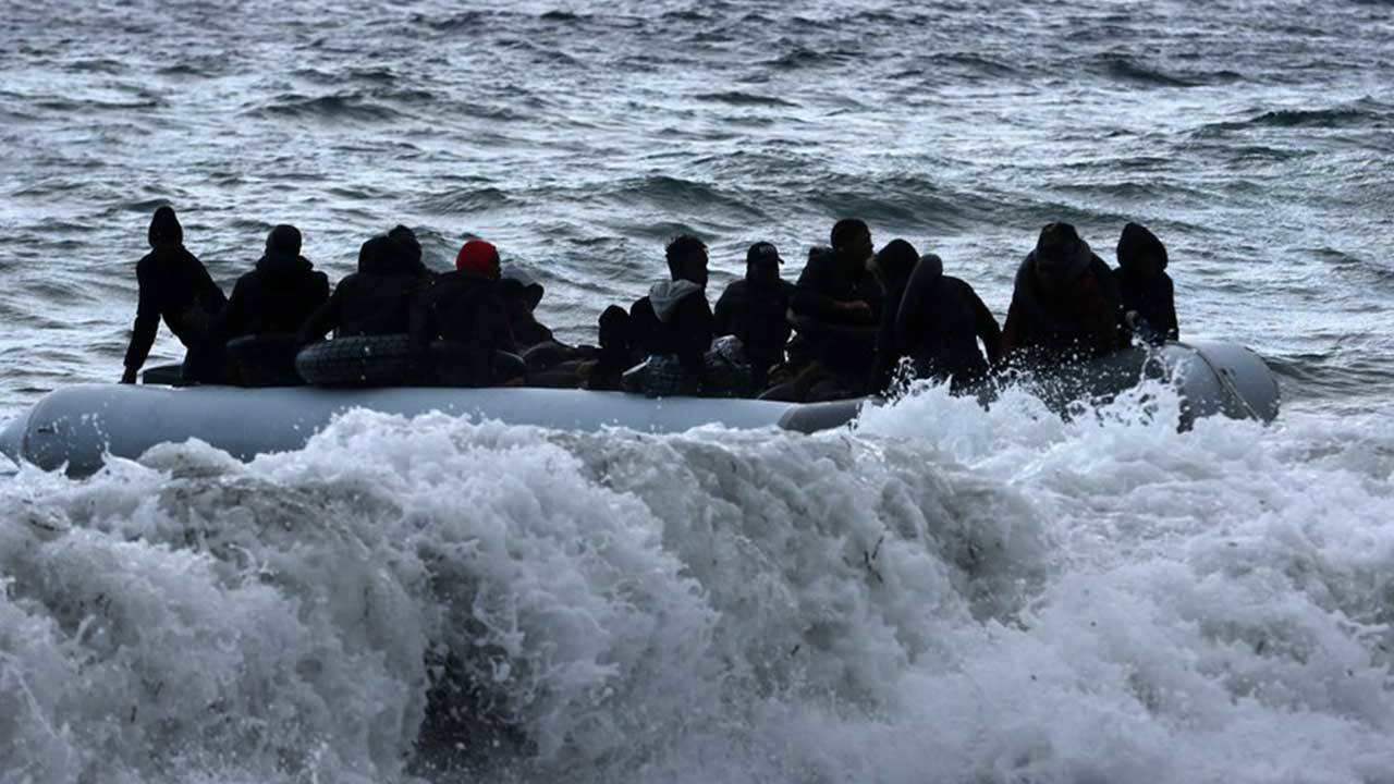 Girit Adasi Aciklarinda Gocmenleri Tasiyan Bot Batti 18 Olu