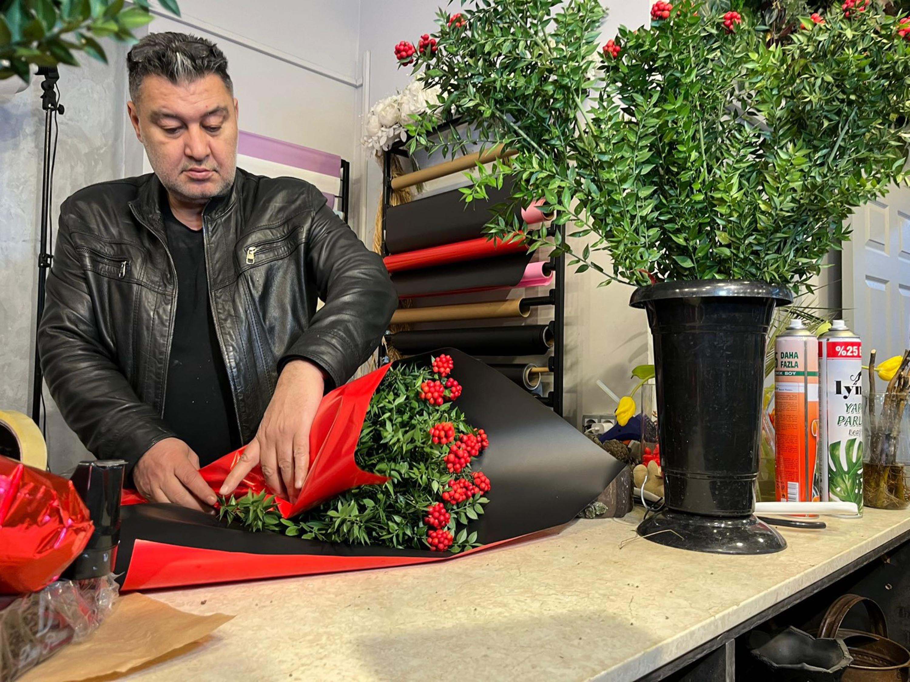 I Z M I R D E Y I L B A S I N I N S I M G E S I K O K I N A Y A T A L 1066768 316570