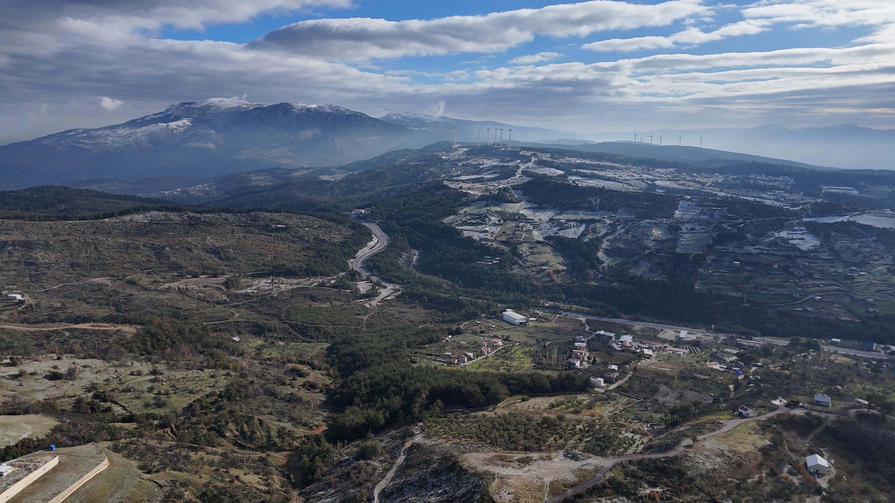 I Z M I R I N Y U K S E K K E S I M L E R I N E M E V S I M I N I L K 1086102 322335