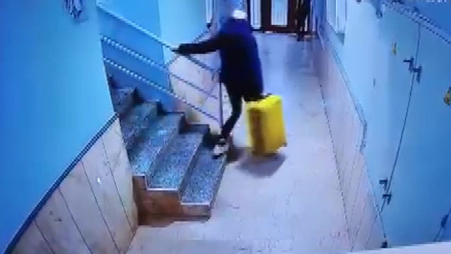 Istanbulgullununkizininbavullarl 2 Qsum